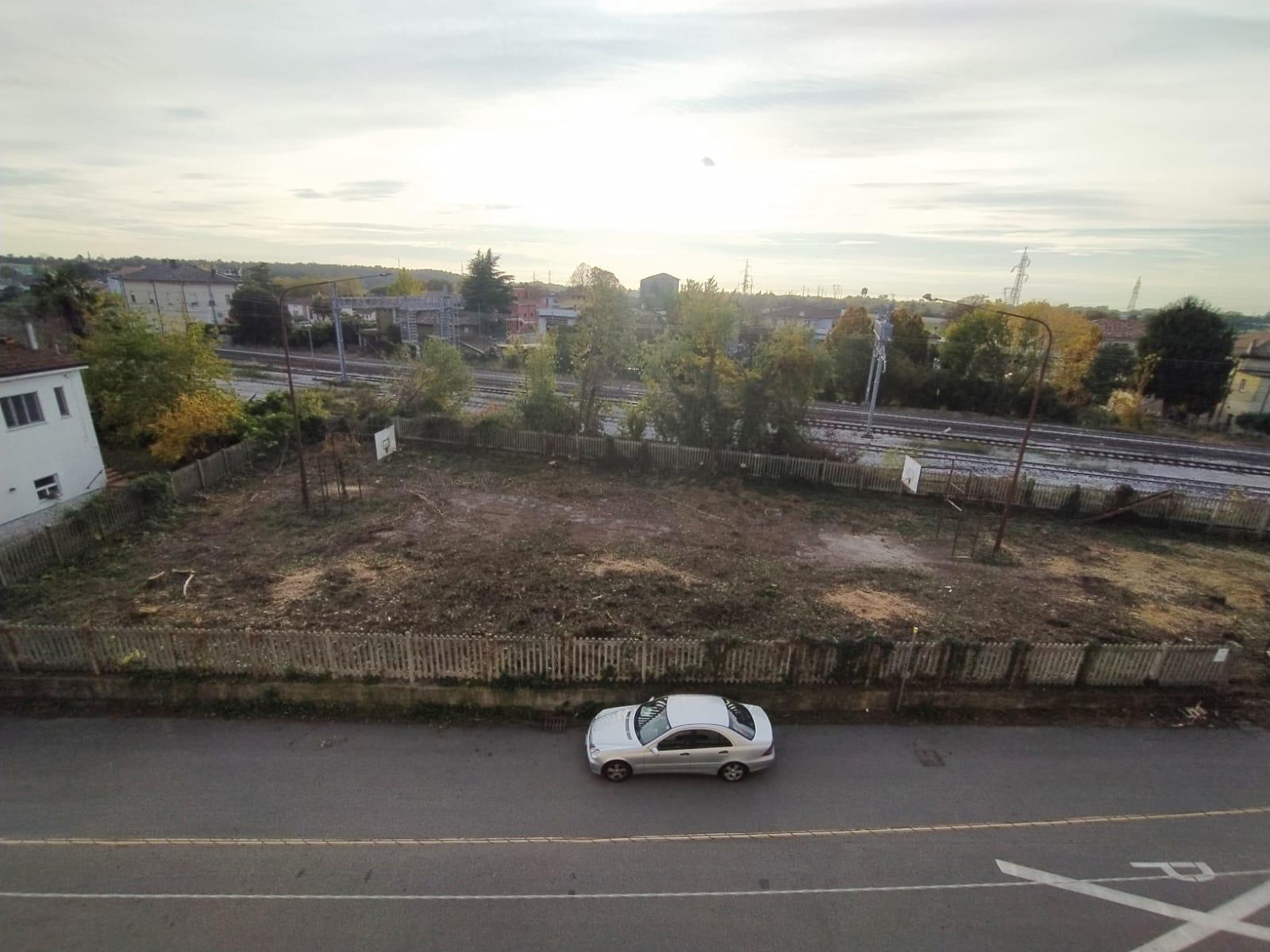Immagine per Disboscato il vecchio campo di basket a Polazzo
